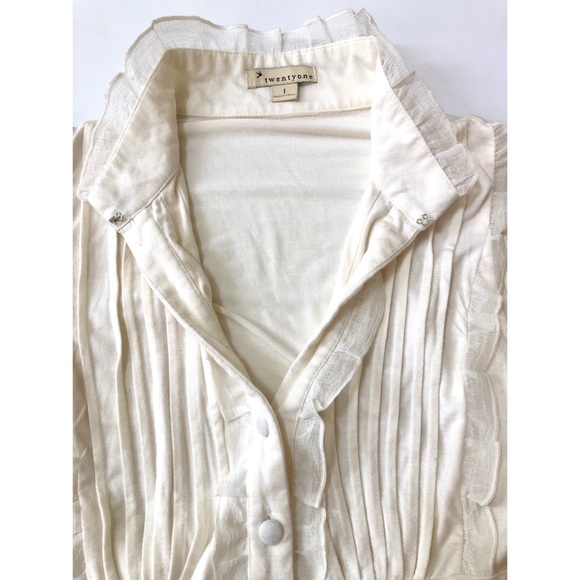 Ruffled sleeveless top in White - Picture 6 of 7